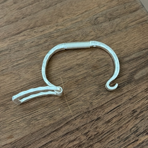 Hammered silver adjustable bracelet-EUC - Picture 4 of 4